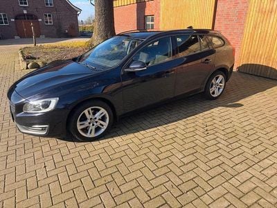 Gebraucht Volvo V60 Momentum 150 PS (110 kW) 2016 Blau Kombi