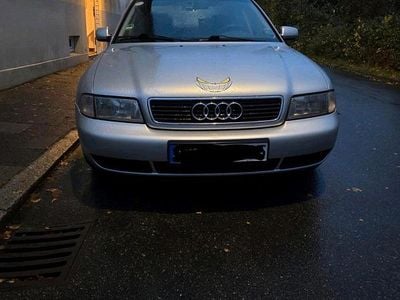 Silber Gebraucht 1997 Audi A4 Limousine | 500 €