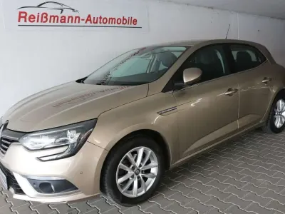 Używany Renault Mégane Intens 132 KM (97 kW) 2016 Złoty Sedan/Limuzyna