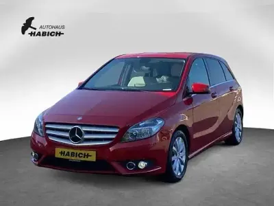 Gebraucht Mercedes B200 156 PS (114 kW) 2012 Rot Kleinwagen