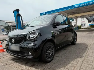 Gebraucht Smart ForFour 90 PS (66 kW) 2018 Schwarz Kleinwagen