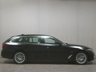 Gebraucht BMW 530e Sport Line 292 PS (214 kW) 2022 Schwarz Kombi