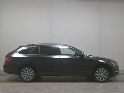 Gebraucht Skoda Superb Ambition 150 PS (110 kW) 2023 Schwarz Kombi