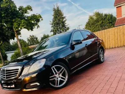 Gebraucht Mercedes E250 Avantgarde 204 PS (150 kW) 2009 Schwarz Limousine