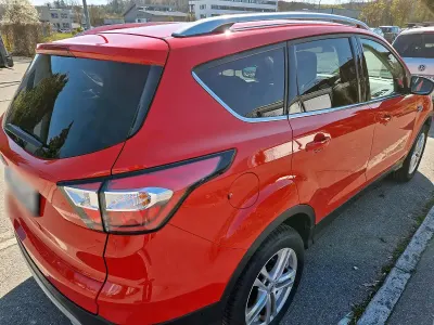 Gebraucht Ford Kuga 150 PS (110 kW) 2019 Rot SUV