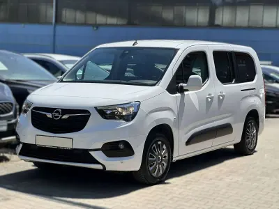 Gebraucht Opel Combo Life 131 PS (96 kW) 2021 Jade weiss/arktis weiss Van / Kleinbus