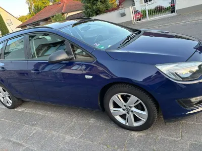 Gebraucht Opel Astra 116 PS (85 kW) 2015 Blau Kombi