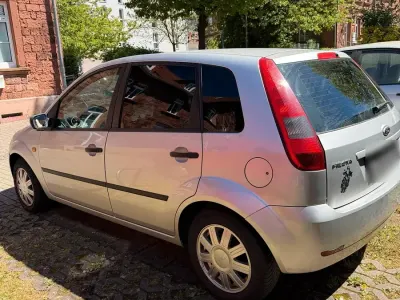 Brugt Ford Fiesta 68 HK (50 kW) 2005 Grå Hatchback