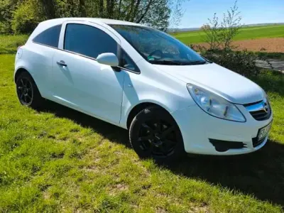 Gebraucht Opel Corsa 80 PS (58 kW) 2010 Weiß Kleinwagen