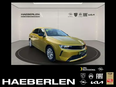 Używany Opel Astra Enjoy 131 KM (96 kW) 2023 Żółty Sedan/Limuzyna