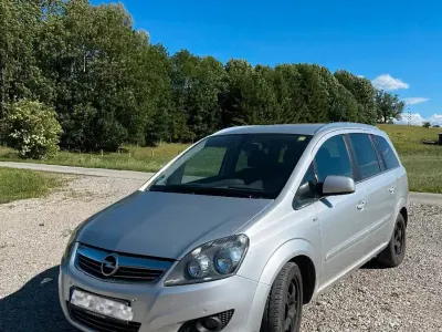 Gebraucht Opel Zafira 140 PS (102 kW) 2011 Silber Van / Kleinbus