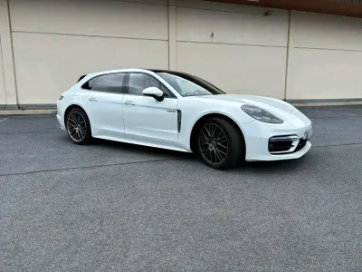 Gebraucht Porsche Panamera 4 E-Hybrid 470 PS (345 kW) 2024 Weiß Kleinwagen