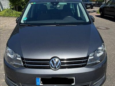 Second-hand VW Sharan 170 CP (125 kW) 2012 Gri Monovolum