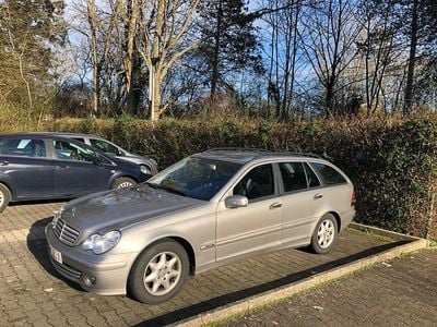 Grau Gebraucht 2005 Mercedes C220 Classic Kombi | 2.200 € (Guter Preis)