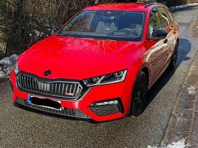 Rot Gebraucht 2023 Skoda Octavia RS Kombi | 34.300 € (Etwas zu teuer)