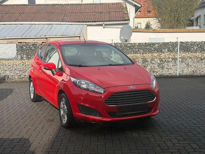 Gebraucht Ford Fiesta 80 PS (58 kW) 2014 Rot Kleinwagen