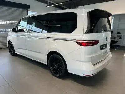 Gebraucht VW Multivan Style 150 PS (110 kW) 2024 Weiß Van / Kleinbus