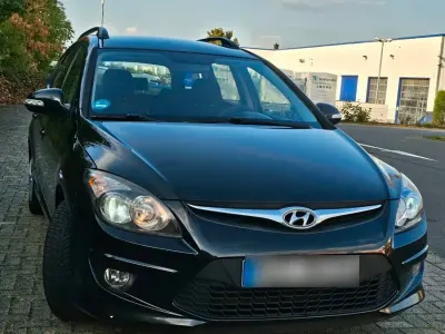 Gebraucht Hyundai i30 Classic 90 PS (66 kW) 2011 Schwarz Kombi
