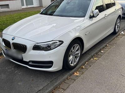 Gebraucht BMW 525 Sport Line 218 PS (160 kW) 2014 Weiß Limousine