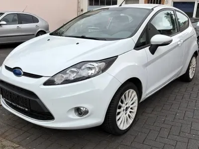 Gebraucht Ford Fiesta Cool & Sound Edition 60 PS (44 kW) 2012 Weiß Limousine