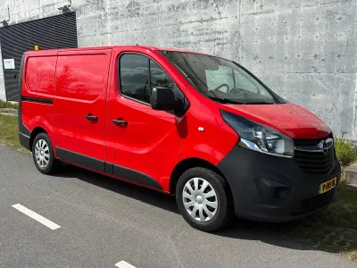 Gebraucht Opel Vivaro Eco 94 PS (69 kW) 2016 Rot Van / Kleinbus
