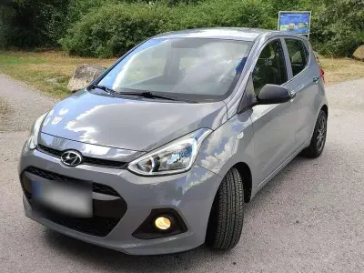Gebraucht Hyundai i10 Trend 67 PS (49 kW) 2015 Grau Kleinwagen