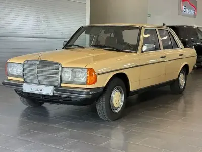 Gebraucht Mercedes 240 136 PS (100 kW) 1982 Gelb Limousine