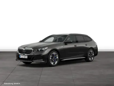 Gebraucht BMW 550e Sport Line 489 PS (359 kW) 2025 Grau Kombi