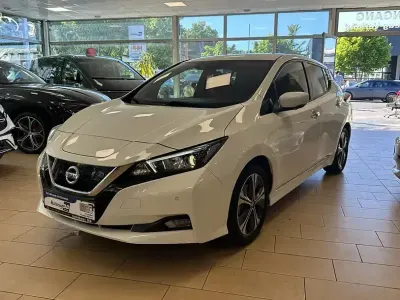 Gebraucht Nissan Leaf N-Connecta 110 kW (150 PS) 2021 Weiß Kleinwagen