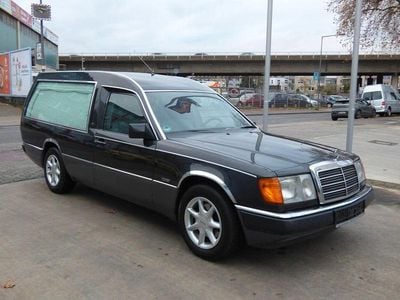 Gebraucht Mercedes 220 132 PS (97 kW) 1990 Schwarz Van / Kleinbus