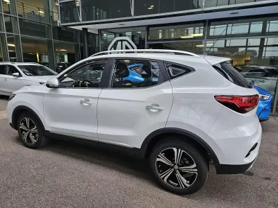 Gebraucht MG ZS Luxury 106 PS (77 kW) 2024 Weiß SUV