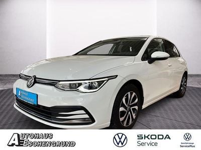 Gebraucht VW Golf VIII Active 131 PS (96 kW) 2022 Weiß Limousine