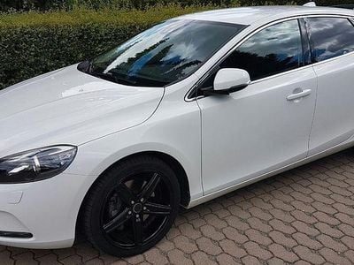 Gebraucht Volvo V40 Momentum 150 PS (110 kW) 2013 Weiß Limousine