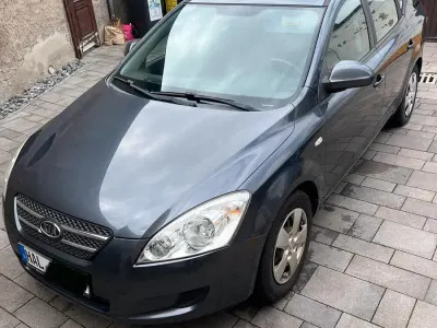 Usata Kia Ceed 109 CV (80 kW) 2009 Verde Utilitaria