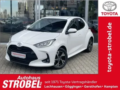 Neu Toyota Yaris Hybrid Comfort 116 PS (85 kW) 2025 Weiß Limousine