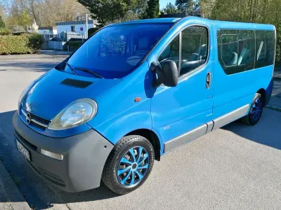 Second-hand Opel Vivaro 120 CP (88 kW) 2003 Albastru Monovolum