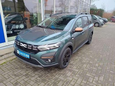 Safarigrün Gebraucht 2024 Dacia Jogger Extreme Van / Kleinbus | 19.990 € (Guter Preis)