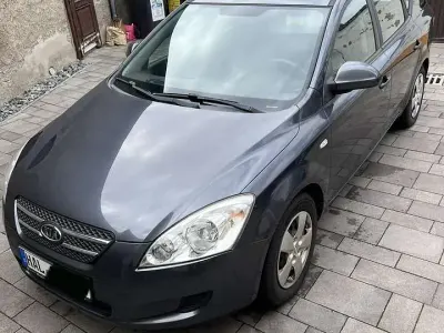 Gebraucht Kia Ceed Sportswagon LX 109 PS (80 kW) 2009 Grau Kombi