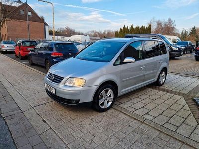 Second-hand VW Touran Comfortline 101 CP (74 kW) 2004 Argintiu Monovolum