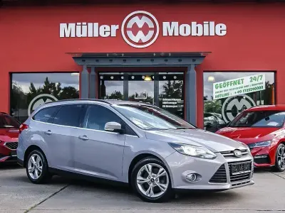 Gebraucht Ford Focus Champions Edition 140 PS (102 kW) 2012 Mica stonesilber/grau Limousine