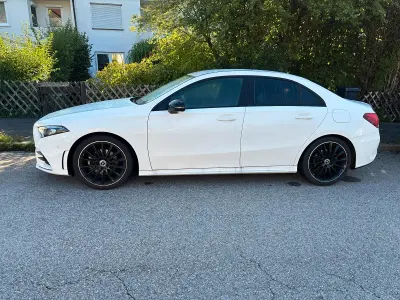 Gebraucht Mercedes A200 AMG line 163 PS (119 kW) 2022 Weiß Coupé