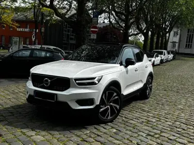 Używany Volvo XC40 R-Design 190 KM (139 kW) 2018 Biały SUV