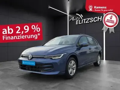 Gebraucht VW Golf VIII Life 150 PS (110 kW) 2025 Anemonenblau metallic Kombi