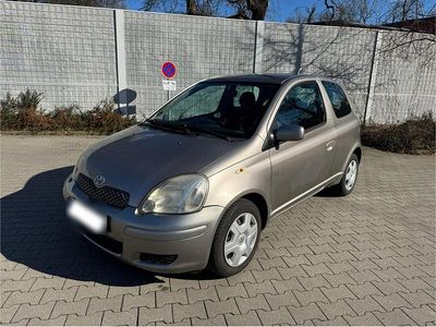 Gebraucht Toyota Yaris 65 PS (47 kW) 2004 Grau Kleinwagen