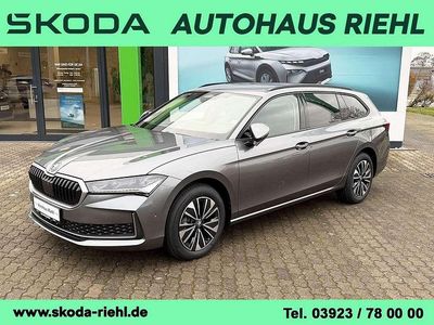 Graphitegrau metallic Neu 2025 Skoda Superb Kombi | 48.890 € (Fairer Preis)