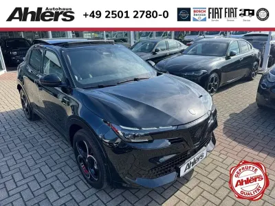 Uusi Alfa Romeo Junior Ti 145 HP (106 kW) 2026 Musta Katumaasturi