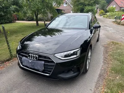 Gebraucht Audi A4 Ambiente 163 PS (119 kW) 2022 Schwarz Kombi
