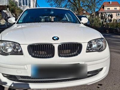 Gebraucht BMW 116 122 PS (89 kW) 2011 Weiß Kleinwagen