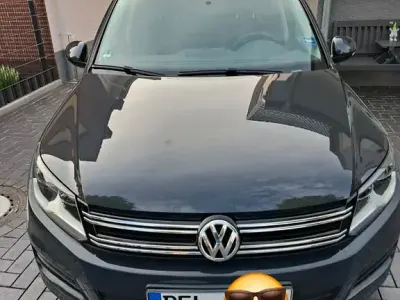 Gebraucht VW Tiguan Trendline 125 PS (91 kW) 2015 Schwarz SUV