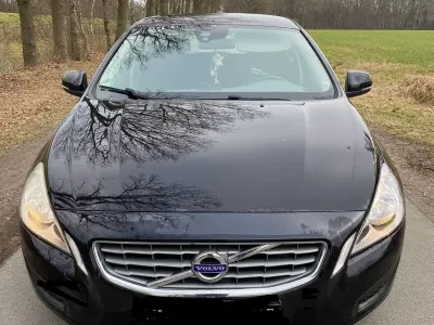 Gebraucht Volvo V60 114 PS (83 kW) 2011 Schwarz Kombi